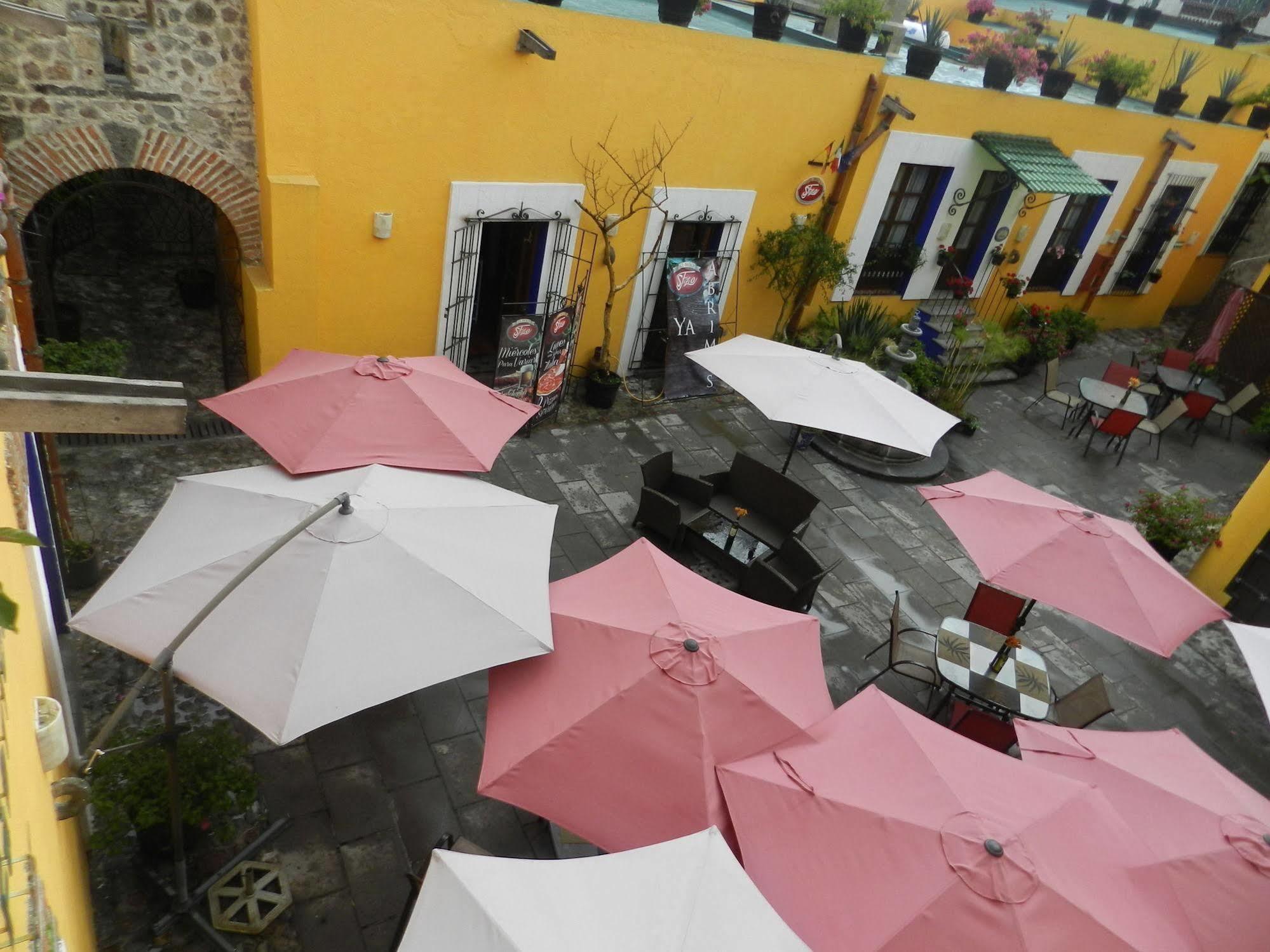 Collection O Al Otro Lado Del Rio, Puebla Hotel Luaran gambar Patio of the Casa de Morelos